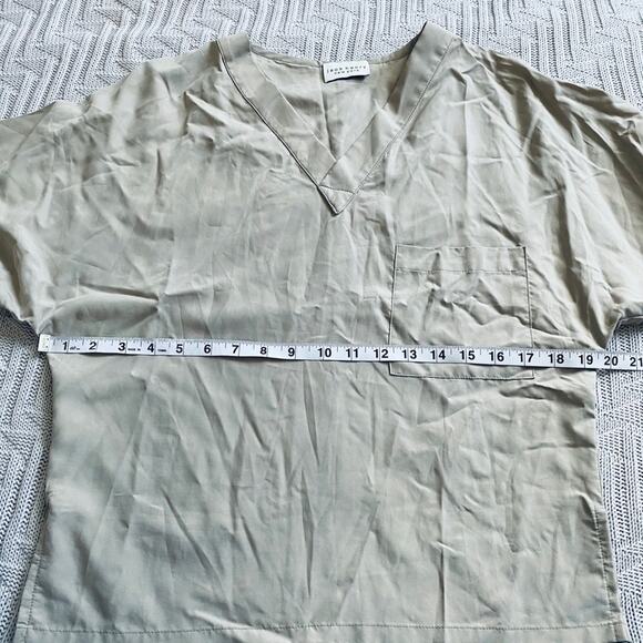 Vintage Jack Henry tan scrubtop - Picture 5 of 6